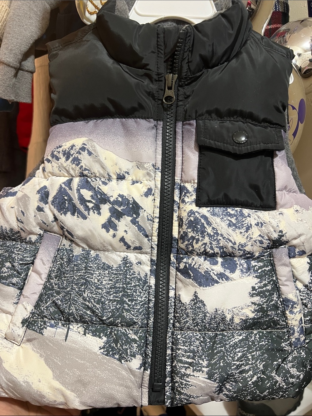 GAP Black and Gray Mountain-Print Puffer Vest